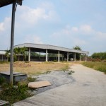 เนื้อที่ว่างด้านหลังโรงงาน